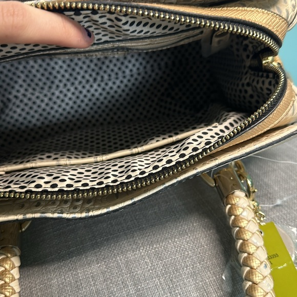 Gorgeous NWT Gianni Bini Crème Croc Embossed Tote Bag- Gold Detailing - Picture 5 of 6